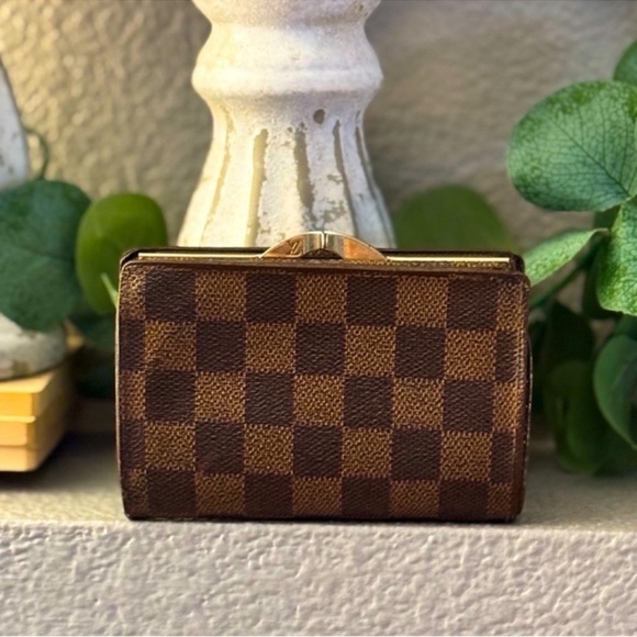 Louis Vuitton
Vintage 1999 French Purse damier pattern wallet preloved - Picture 2 of 13